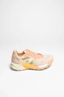 Trailrunningschuhe>adidas Terrex Agravic Ultra Damen (Weiß/Rosa)